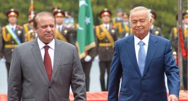 Премьер-министр Пакистана прибыл в Ташкент