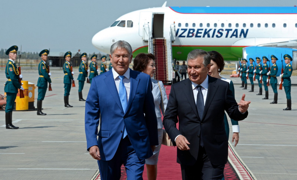 Uzbek President Shavkat Mirziyoyev arrives in Bishkek for bilateral talks