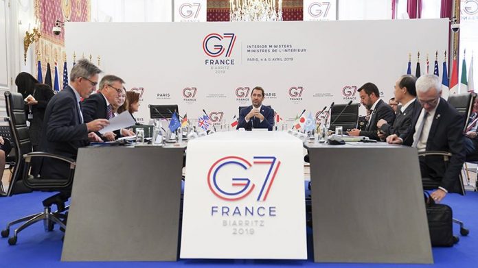Возвращение России без выполнения условий - признаком слабости G7:Макрон