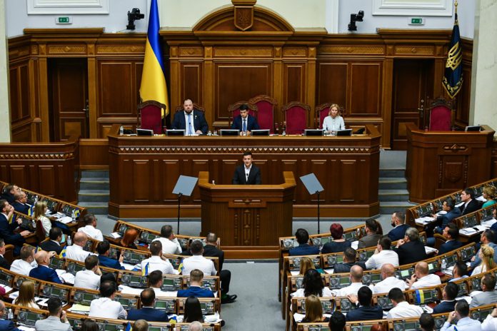 Верховная Рада Украины проголосовала о снятии неприкосновенности с депутатов 373 голосами