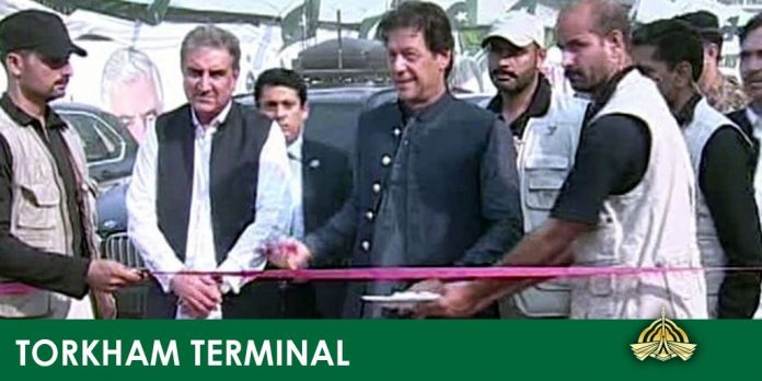 Имран Хан открыл круглосуточный терминал в Торхаме на границе между Пакистаном и Афганистаном