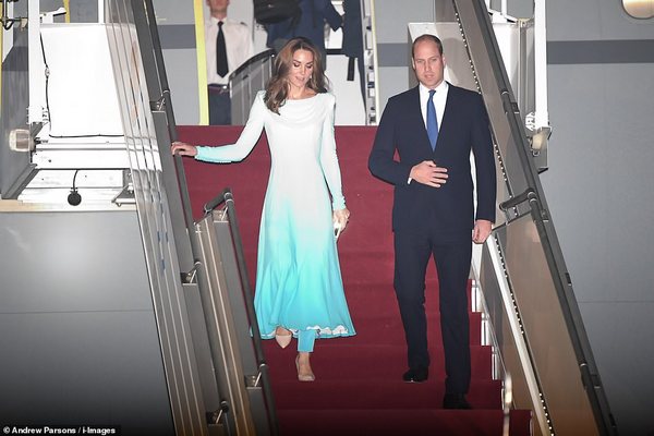 Британская королевская чета Принц Уильям и Кейт Миддлтон прибыли в Пакистан