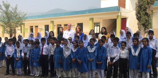 Принц Уильям и Кейт Миддлтон посетили университетскую колонию Govt Girls High School в Исламабаде