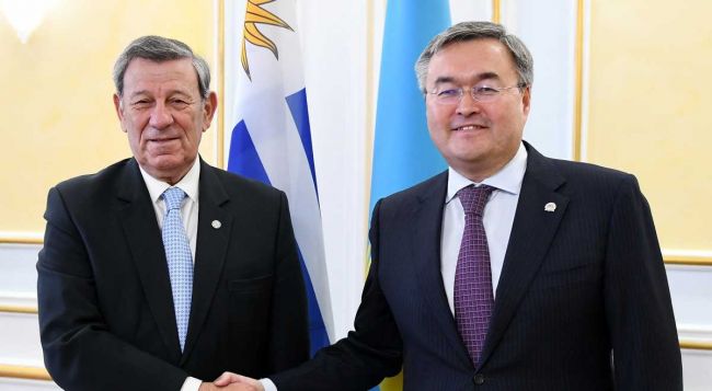 Первая в истории встреча Глав МИД Казахстана и Уругвая