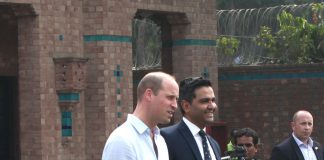 Принц Уильям и Кейт Миддлтон Лахор и встретились с губернатором Пенджаба и сыграли в крикет