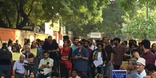 Тысячи активистов гражданского общества протестуют в Нью-Дели против угнетения мусульман-кашмирцев