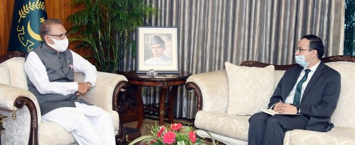 President-Arif-Alvi-and-Pakistans-ambassador-to-Azerbaijan-Bilal-Hayee